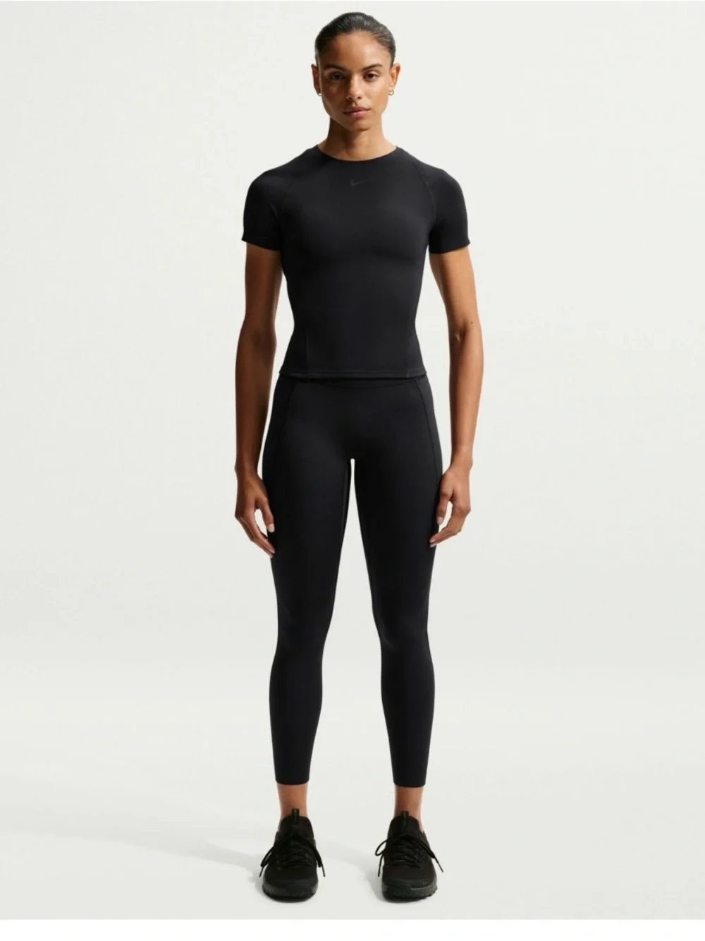 Nike universa Women’s Black High-Rise Performance Leggings - size medium